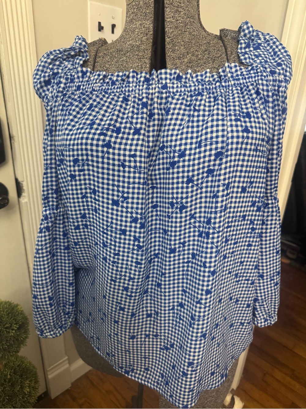 Women’s Seven Forty Two Blue Gingham Floral Square Neck Top Medium